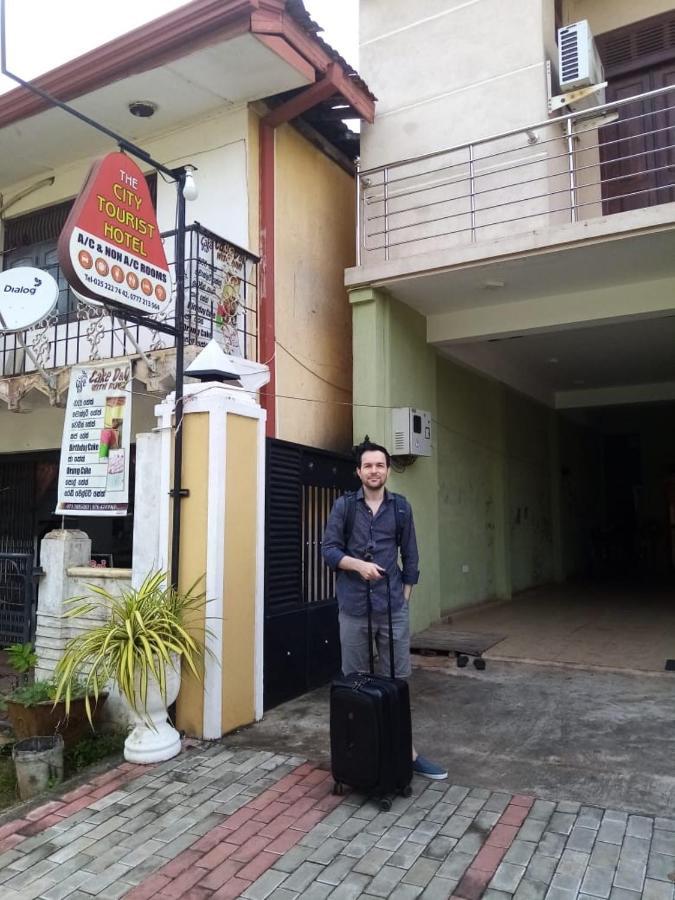 The City Tourist Hotel Анурадхапура Екстериор снимка
